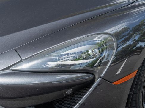 Used 2018 McLaren 570S Spider image 44