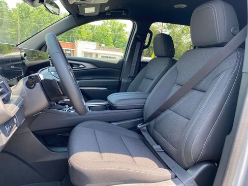 New 2025 Chevrolet Traverse LT w/ Driver Confidence Package image 10