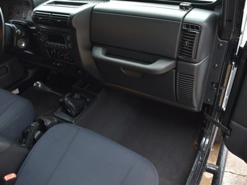 Used 2006 Jeep Wrangler X AWD/4WD image 19