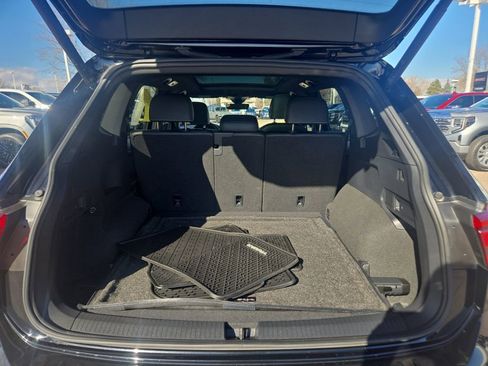 Used 2024 Volkswagen Tiguan SEL R-Line image 18