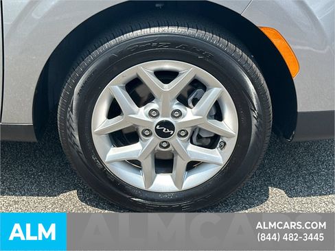 Used 2025 Kia Soul LX w/ LX Technology Package FWD image 14