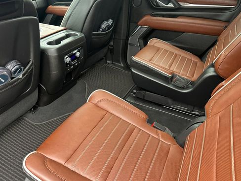 Used 2023 GMC Yukon Denali Ultimate image 14