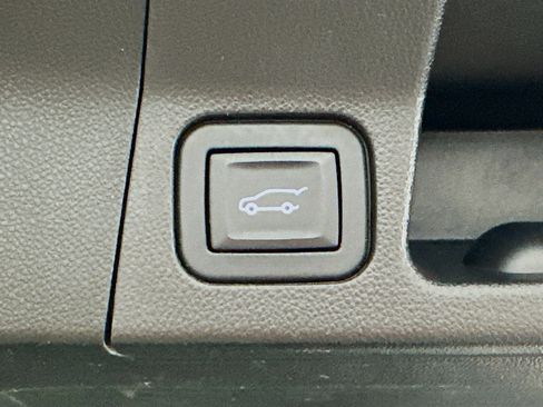 Used 2018 GMC Acadia SLT w/ LPO, Cargo Package FWD image 30
