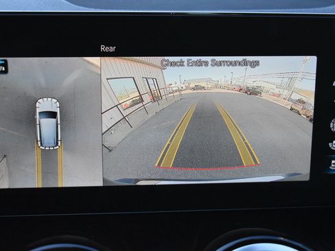 Used 2023 Mercedes-Benz GLB 250 image 28