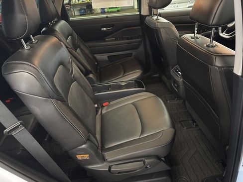 Used 2025 Nissan Pathfinder SL w/ SL Premium Package image 25