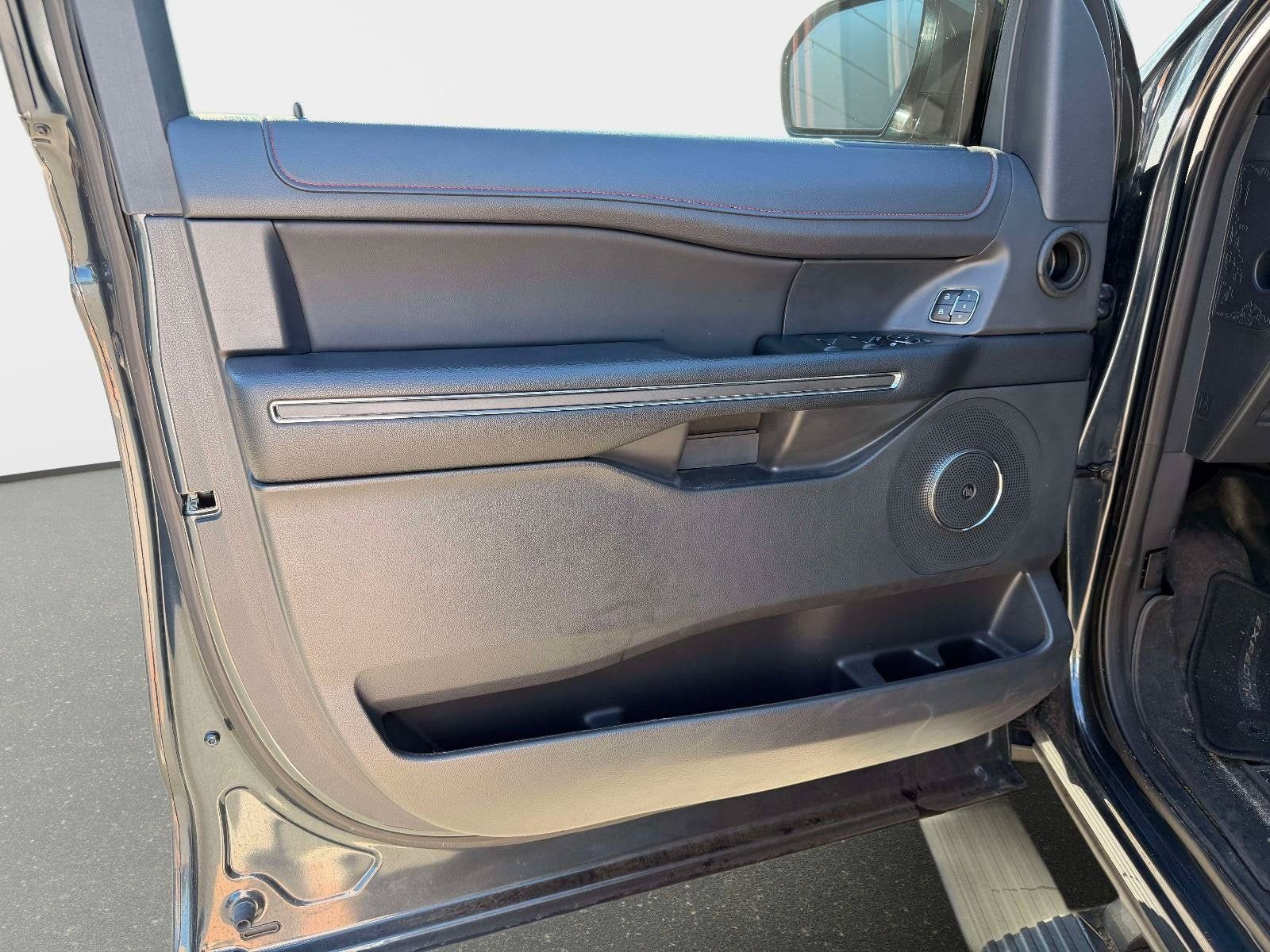 Used 2023 Ford Expedition Limited RWD image 18