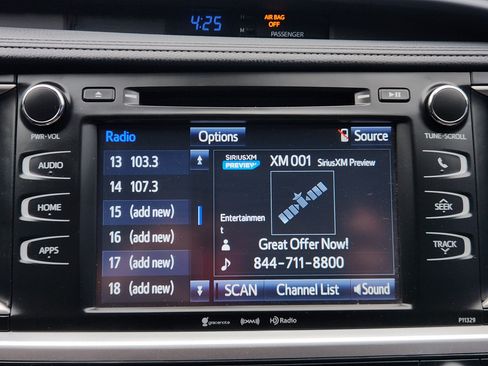 Used 2017 Toyota Highlander Plus FWD image 19