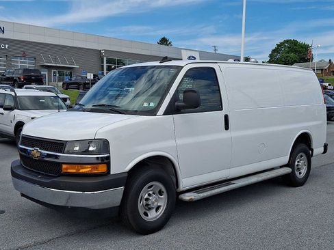 Used 2024 Chevrolet Express 2500 w/ Driver Convenience Package RWD image 3