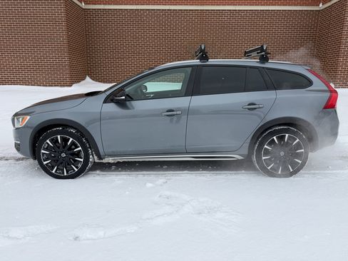 Used 2018 Volvo V60 T5 Cross Country w/ Convenience Package image 3