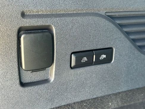 Used 2024 Lincoln Nautilus Reserve w/ Jet Appearance Package (87T) image 13