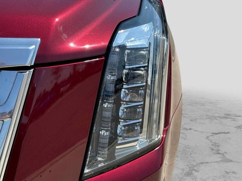 Used 2019 Cadillac Escalade Luxury w/ LPO, Radiant Package AWD/4WD image 10