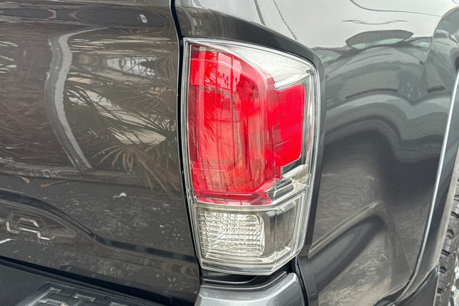 Used 2016 Toyota Tacoma Limited w/ Towing Package AWD/4WD image 7
