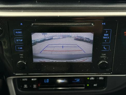 Used 2018 Toyota Corolla LE image 27