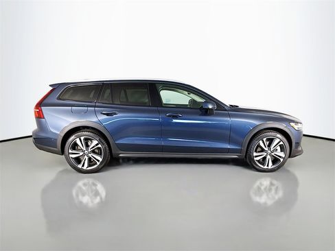New 2026 Volvo V60 B5 Cross Country Plus w/ Climate Package image 8