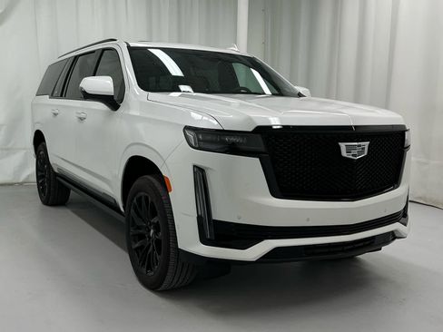 Used 2024 Cadillac Escalade ESV Sport w/ LPO, ONYX Package image 2