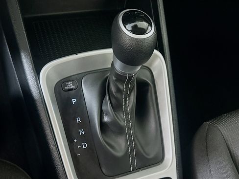 Used 2025 Hyundai Venue SE image 23