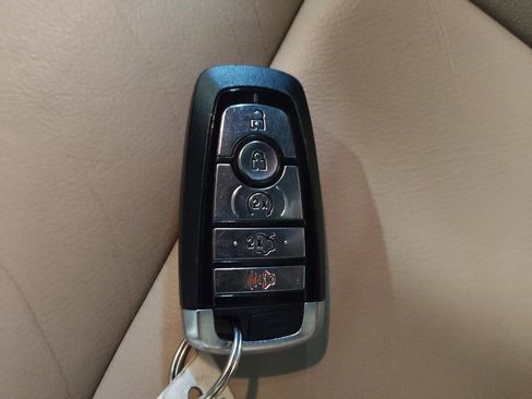Used 2018 Ford Explorer XLT w/ Equipment Group 202A FWD image 32