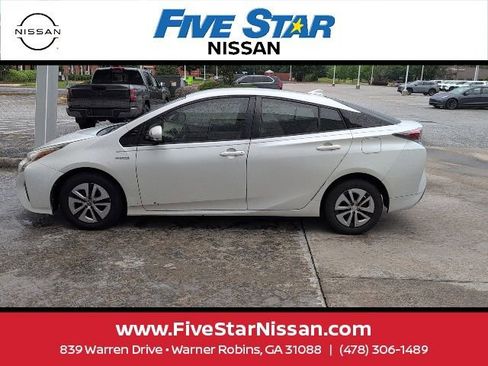 Used 2016 Toyota Prius Two FWD image 11