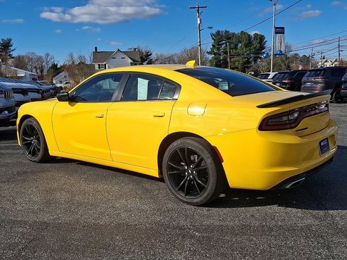 Used 2017 Dodge Charger SXT w/ Blacktop Package image 4