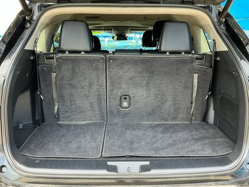 Used 2020 Toyota Highlander XLE AWD/4WD image 6