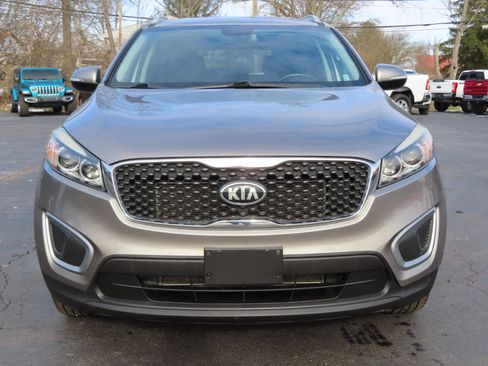 Used 2017 Kia Sorento LX w/ LX Convenience Package image 9