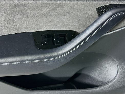 Used 2021 Tesla Model Y 2WD image 14