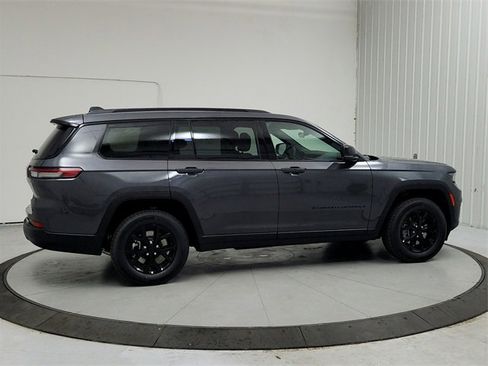 New 2025 Jeep Grand Cherokee L Altitude image 8