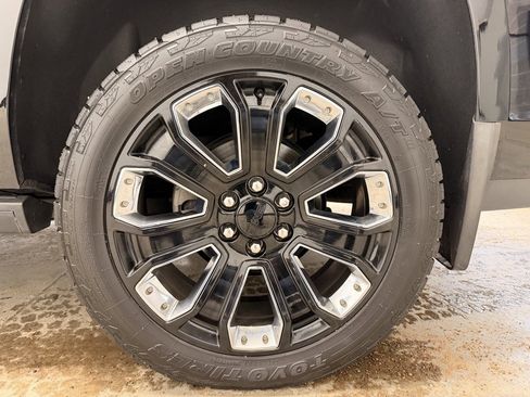 Used 2019 GMC Yukon XL Denali image 11