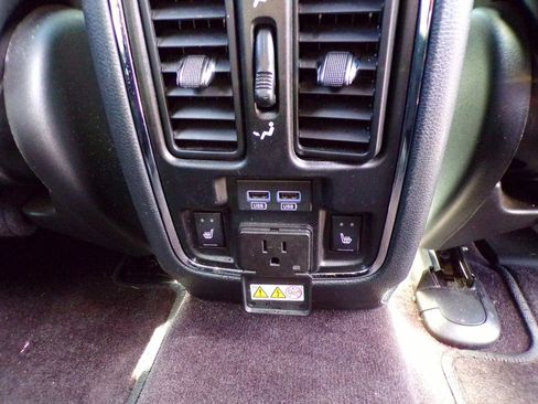 Used 2018 Jeep Grand Cherokee Limited AWD/4WD image 10