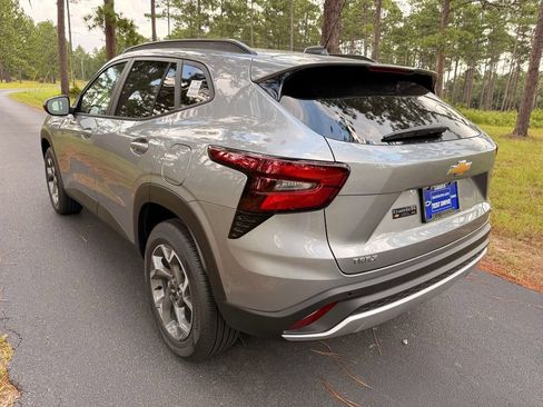 New 2026 Chevrolet Trax LT w/ Driver Confidence Package FWD image 3