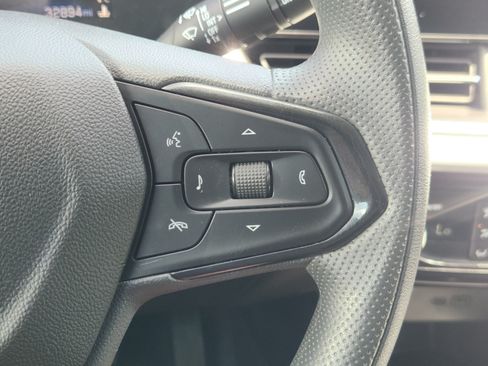 Used 2025 Chevrolet Trax LT FWD image 29