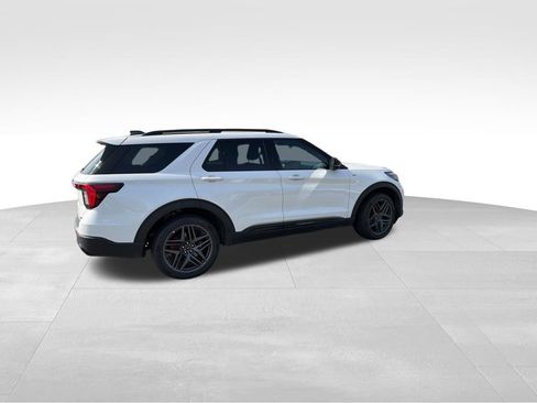 Used 2025 Ford Explorer ST-Line w/ ST-Line Street Pack image 12