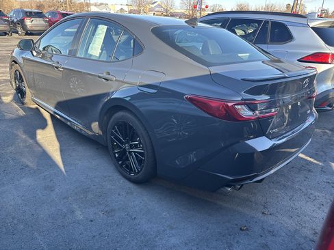 Used 2025 Toyota Camry SE image 2