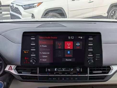 Used 2024 Toyota Sienna LE image 31