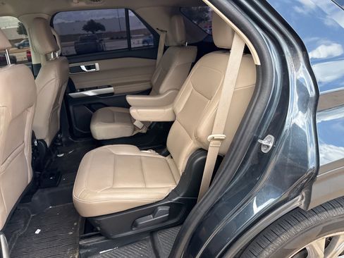 Used 2022 Ford Explorer XLT w/ Equipment Group 202A RWD image 11