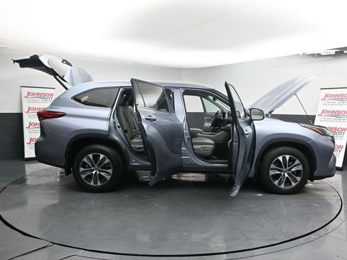 Used 2022 Toyota Highlander XLE image 44