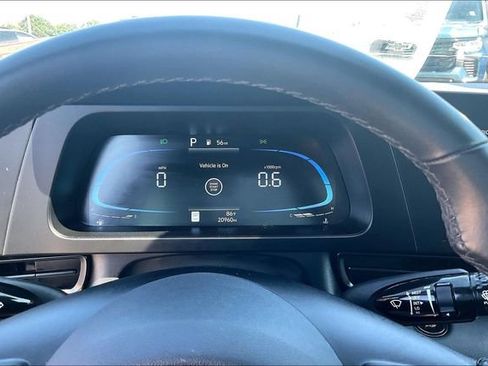 Used 2025 Hyundai Elantra Sport FWD image 17
