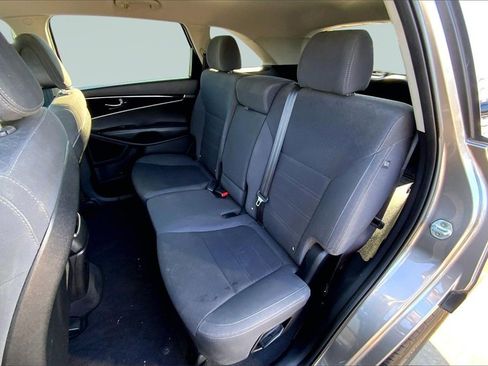Used 2016 Kia Sorento L image 23
