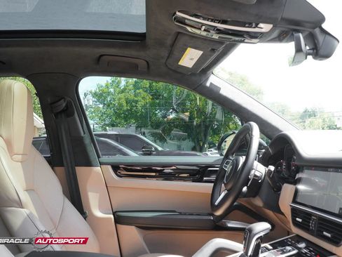 Used 2019 Porsche Cayenne Turbo w/ Premium Plus Package AWD/4WD image 34