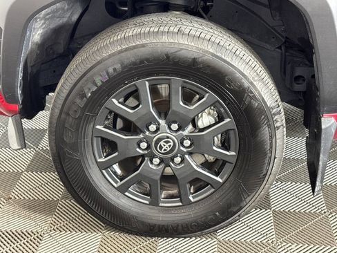 Used 2025 Toyota 4Runner SR5 AWD/4WD image 9