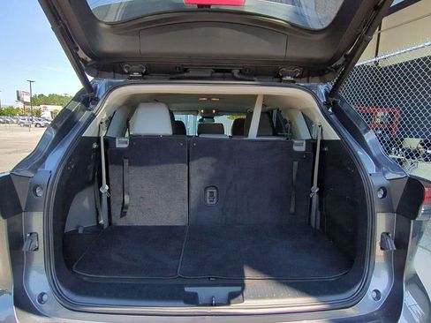 Used 2023 Toyota Highlander LE image 33