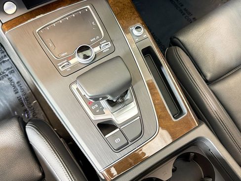 Used 2019 Audi Q5 2.0T Premium Plus w/ Premium Plus Package image 16