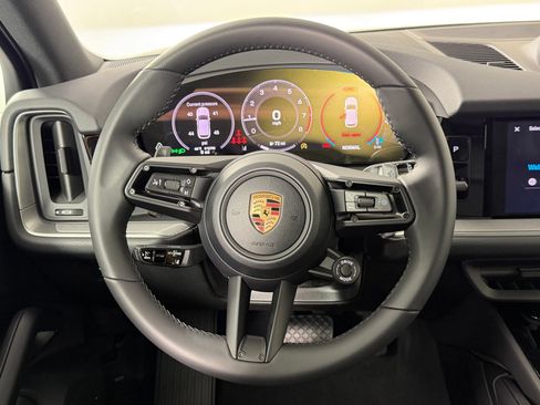 Certified 2026 Porsche Cayenne AWD/4WD image 20