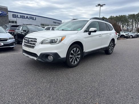 Used 2017 Subaru Outback 2.5i Limited image 2