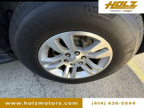 Certified 2018 Chevrolet Suburban LT w/ Luxury Package image 25