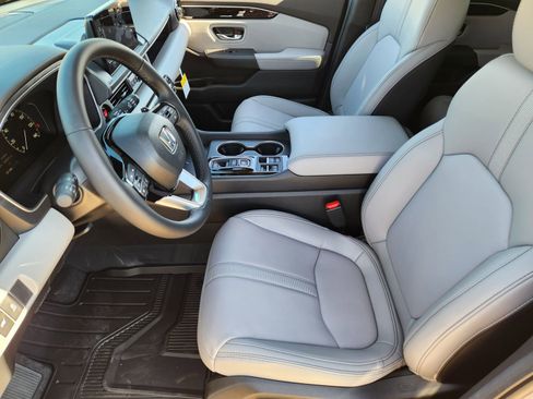 New 2025 Honda Pilot Touring image 13