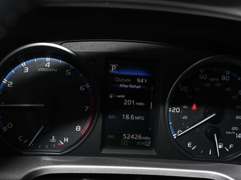 Used 2018 Toyota RAV4 XLE FWD image 14