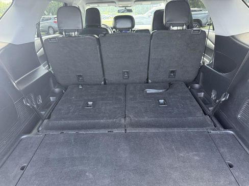 Used 2022 Ford Explorer XLT w/ Equipment Group 202A AWD/4WD image 9