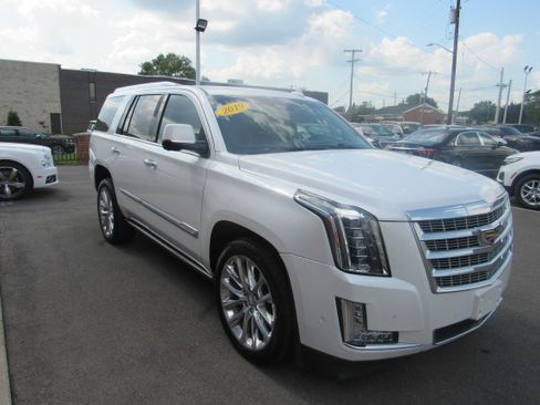 Used 2019 Cadillac Escalade Premium Luxury AWD/4WD image 4