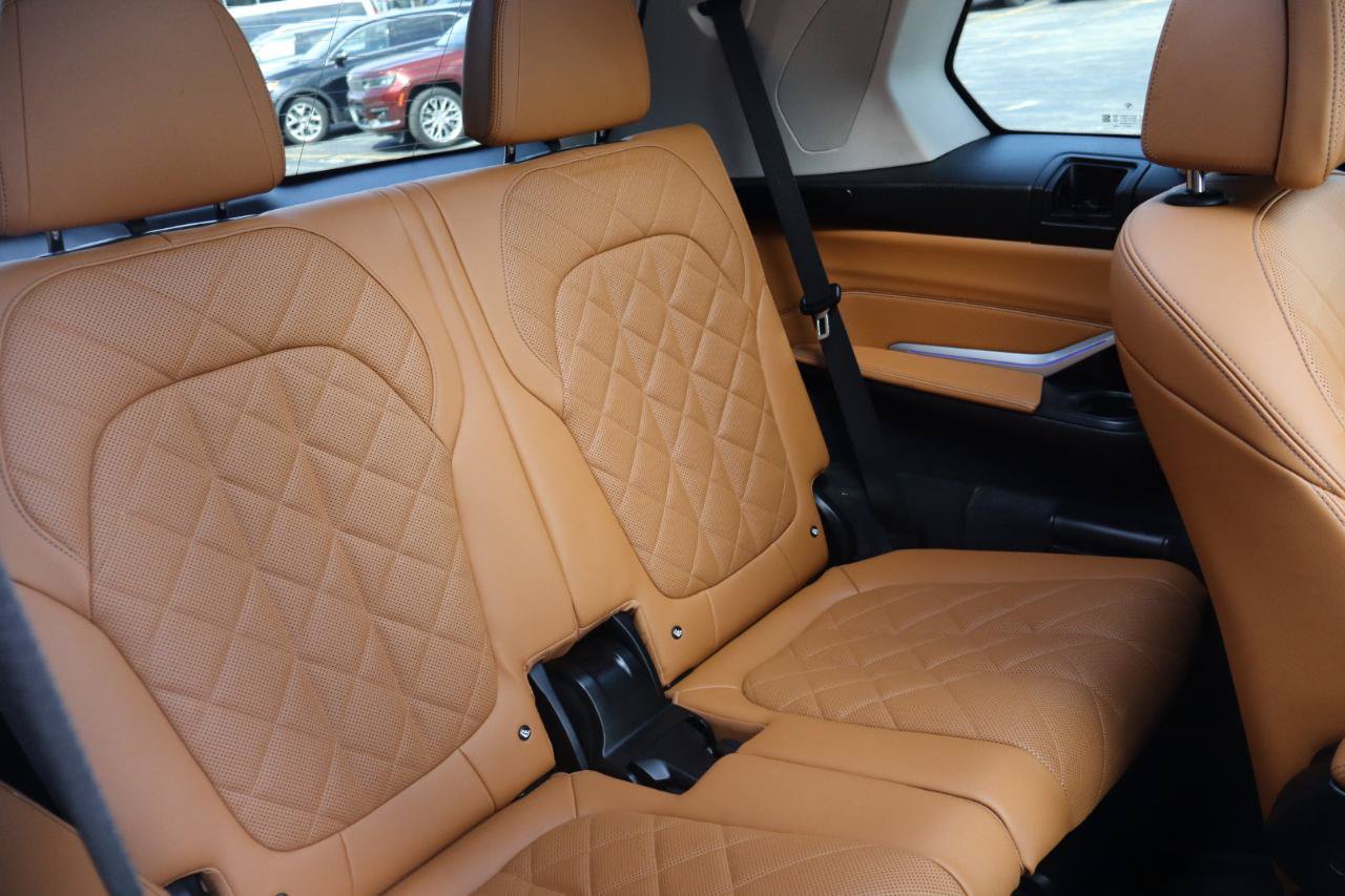 Used 2023 BMW X7 xDrive40i w/ Premium Package AWD/4WD image 30